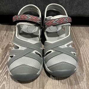 Dream Pairs Women's Closed Toe Sport Athletic Sandals Lightweight Women’s Sz 9.5